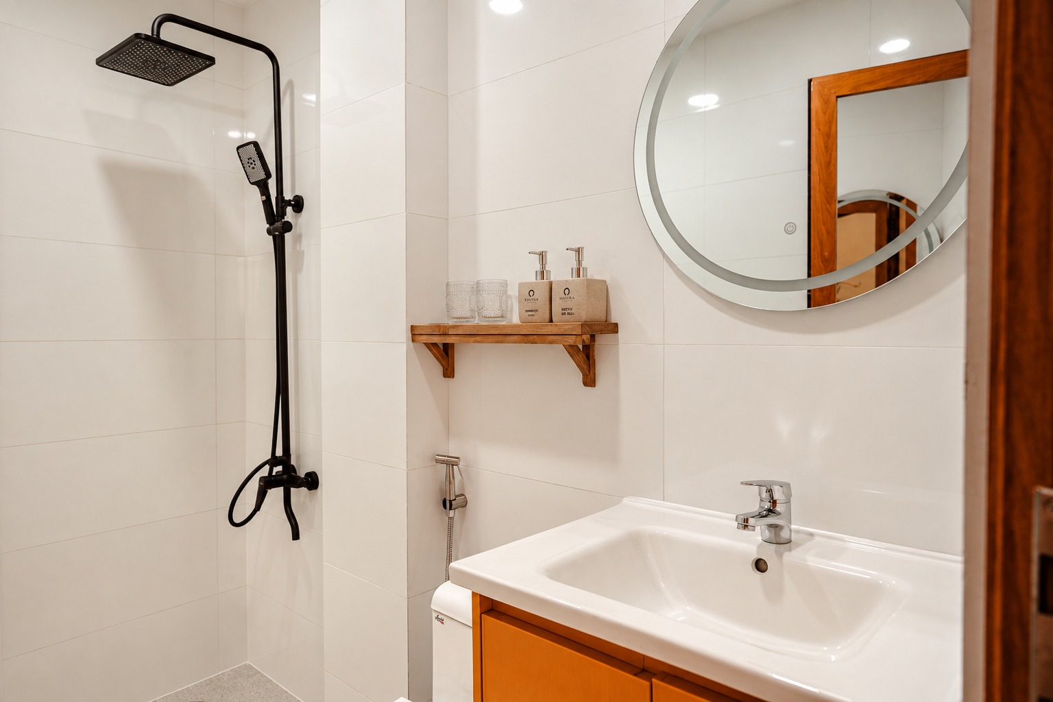 bathroom-d Havira Ham Nghi EN101 - Deluxe studio - bathroom d